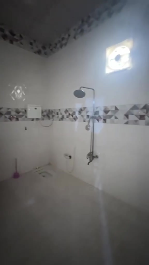 السلام عليكم
***********
يتوفر لدينا بيت طابقين للبيع 

طابو زراعي عراقي 

مساحه 200 متر 

يحتوي البيت على اربع غرف
وصاله واستقبال 
ومطبخ 

يحتوي على صحيات داخلية وخارجيه 

يحتوي ع كراج سياره 🚕

العنوان/ ابي الخصيب كوت ثويني 

السعر/155مليون بي مجال
الرقم الهاتف/***********
