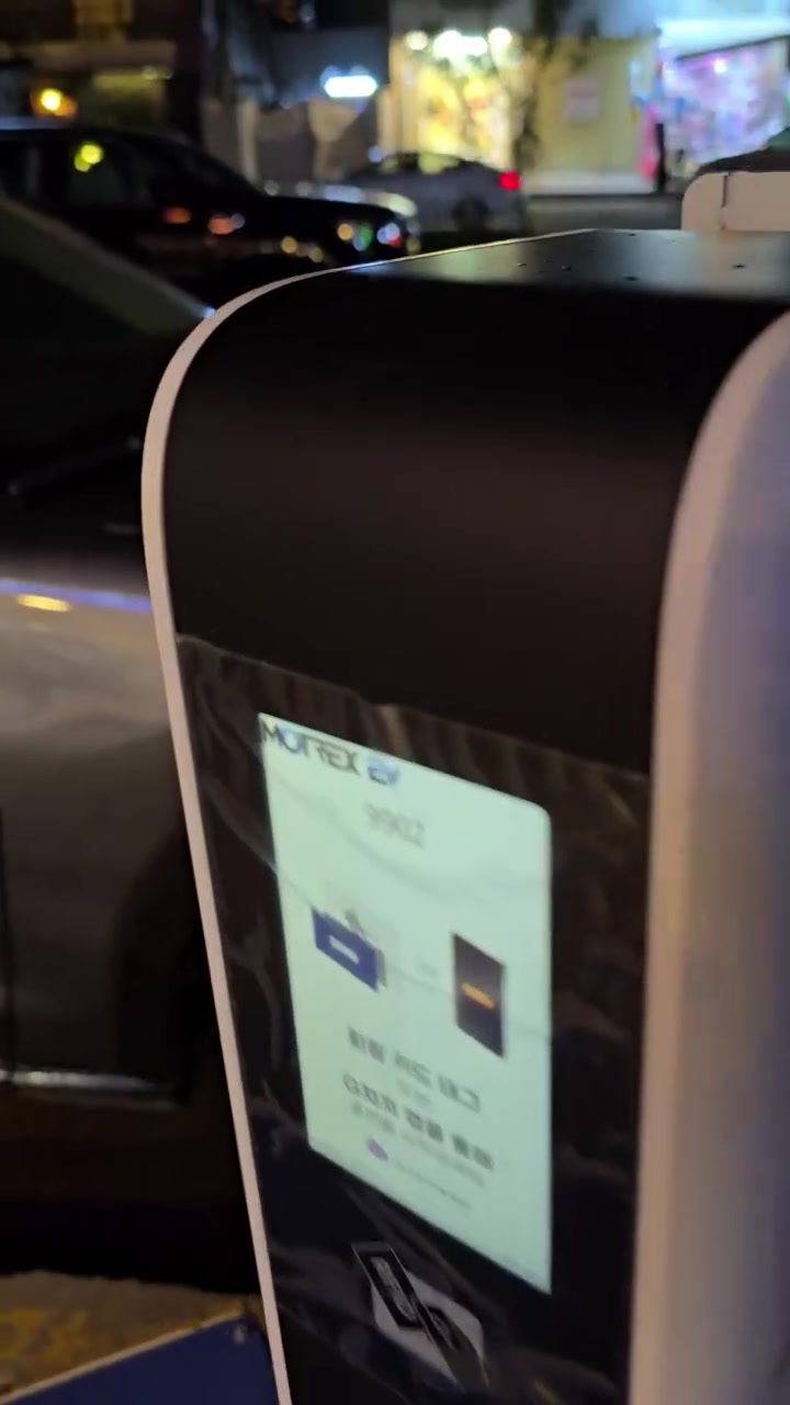 ⚡ وصل حديثاً إلى سراج لشواحن السيارات الكهربائية ⚡

🔋 شاحن MOTREX الكوري الأصلي 🇰🇷
بقوة 32 أمبير – 7 كيلوواط

محطة شحن عملية وموثوقة، مناسبة للاستخدام:

🏠 المنازل
🚗 الكراجات
🏢 المجمعات السكنية
🏨 الفنادق والاستراحات

🔌 منفذ Type 1
مخصص للسيارات الكهربائية والبلك إن الواردة من أمريكا وكوريا، ومن أبرزها:

🚘 BMW
🚘 Mercedes-Benz
🚘 Genesis
🚘 Hyundai Kona
🚘 Kia Niro
🚘 Kia EV6
🚘 Jeep
🚘 وغيرها من السيارات الكهربائية والبلك إن ذات منفذ Type 1.

✅ 32 أمبير
✅ 7 كيلوواط
✅ صناعة كورية 🇰🇷
✅ مناسب للاستخدام المنزلي والتجاري
✅ متوفر حالياً لدى فروع سراج لشواحن السيارات الكهربائية

📍 فروعنا:

🔹 بغداد – شارع فلسطين
📞 ***********
📞 ***********
🔹 بغداد – حي الجامعة
📞 ***********
***********
🔹 بغداد – تقاطع الدرويش
📞 ***********
🔹 كربلاء المقدسة
📞 ***********
🚚 متوفر لدينا والتوصيل متاح إلى جميع المحافظات العراقية
⚡ سراج… شحنك بأمان، وجودة تستحقها سيارتك.
