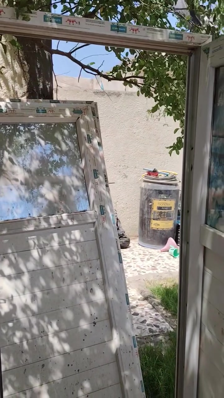 أبواب بي في سي استعمال قليل.. للبيع اتصال هاتفي *********** أو واتس *********** وبخدمتكم سعر الباب قفل ب٣٥ عدد ٤ أبواب فتحتهن للداخل يسره

