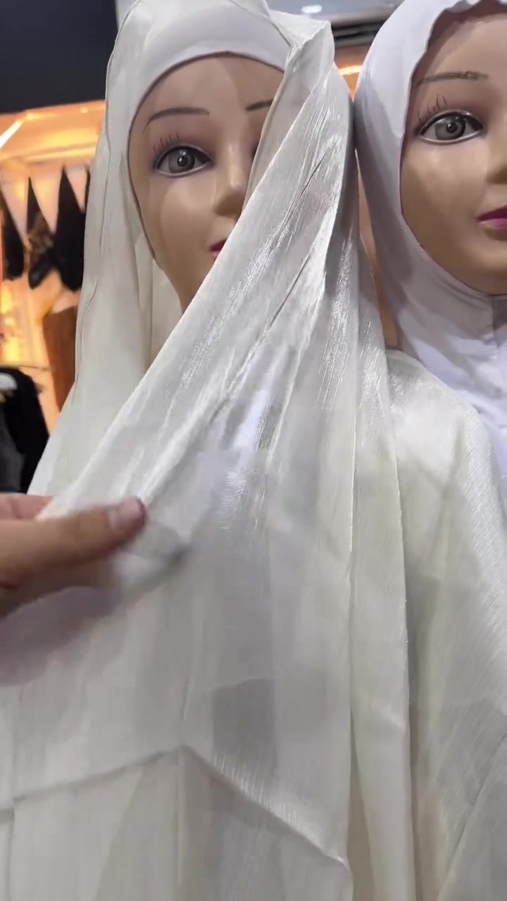 شال الاوركنزا توفر اكثر من 24 لون 
عنوان المحل شاكر رضا طابق الاول اسم المحل عباياتي

