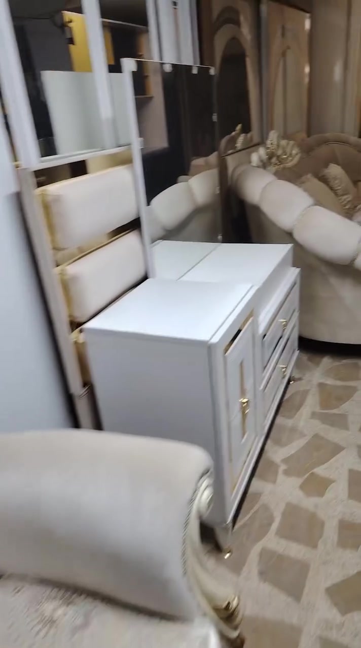 كلاسك
١٠ نفر
*********** واتساب واتصال
اربيل /هفلان
بدون عيب
