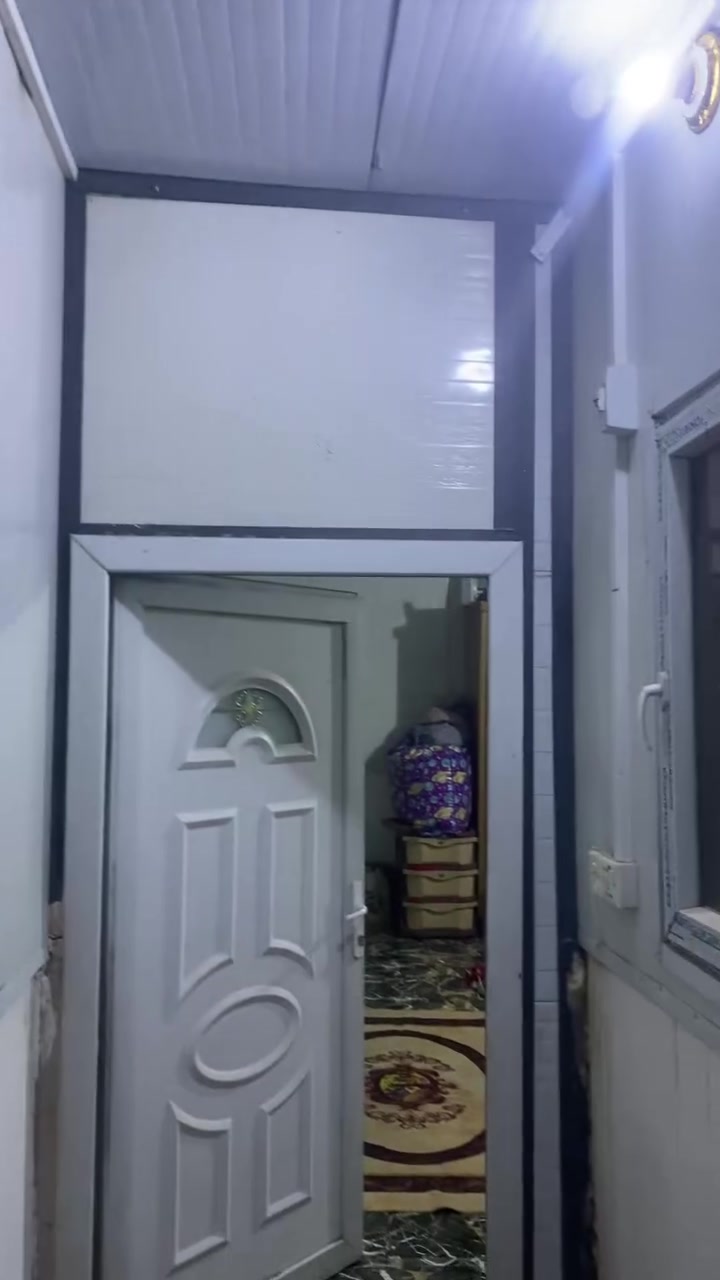 سلام عليكم غرفه وممر للبيع كاملة سعره مليون وربع مكان بغداد سندويج نضيف كلش ***********
