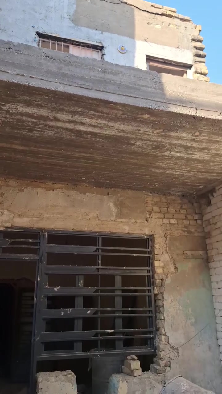 نصف قطعة للبيع قاطين . بيه ترميم وأضافة بناء غير كاملة . باسمي.  قطاع 32 خلف جامع الحكمة  ،  خلف المطحنة.  
عالية عن الشارع وسقفه عالي. 
للاستفسار الاتصال او المراسلة عبر الواتساب : *********** .
