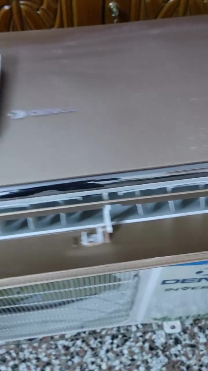 السلام عليكم عندي سبلت DENKA دنكا الاصلي انفيرتر يشتغل على المولدة يسحب3 امبير(طن ونص) غاز R410 جهاز شغال تدفئة وتبريد وملحقاتة كاملة من قاعدة وريمونت وبواري وكيبلاته، السعر340 وبي مجال رقمي***********  العنوان كربلاء مامتواجد على الفيس.
