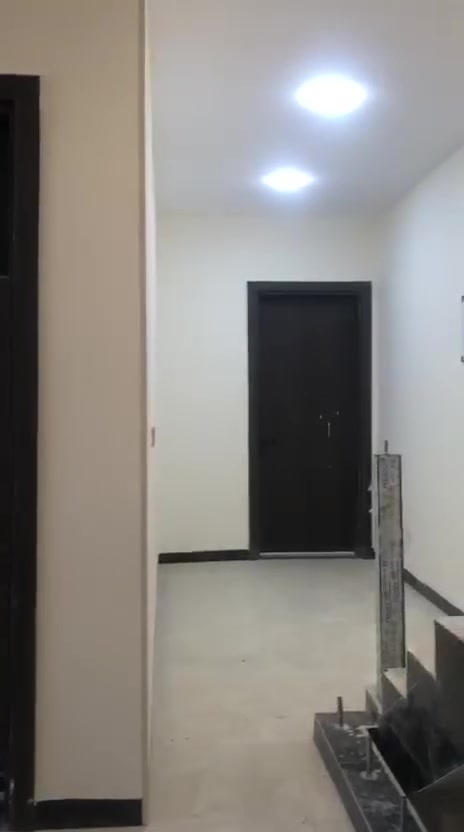السلام عليكم بيت للبيع مساحه 120 متر واجهه 6 نزال 20
بناء حديث 2025
الطابق الارضي 
استقبال +مطبخ حار وبارد +مناور 2+صحيات+غرفه نوم كبيره
الطابق الثاني 
صاله +غرف نوم 3+صحيات +بالكونه 
الطابق الثالث 
بيتونه +سطحين
بناء درجه اول ومتعوب عليه يعني لا مقاول ولا دلال عل ايدي وسند بسمي ملاحضه البيت بي شغلات بسيطه مثل محجر وملاحظات انت تستلم جاهر  الغزالية اراضي دعاوي الملكية خلف معمل الثلج مجمع الجواد السكني خدمات كاملة موقع مميز على الشارع الحلقي تسليم مفتاح الاستفسار الاتصال 
***********
***********

