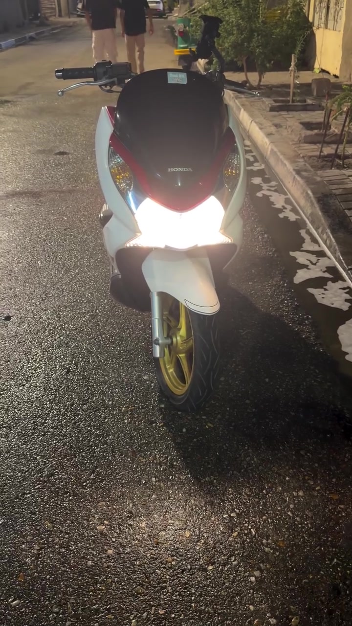 السلام عليكم دراجة pcx جيل الاول. مكفولة برغي ما مفتوح بيها نظافة فوول ماشية قليل بيها حساسات بسكان ياباني الأصلي السعر 14 ورقة بيها مجال قليل مكاني البصرة القبلة ***********
