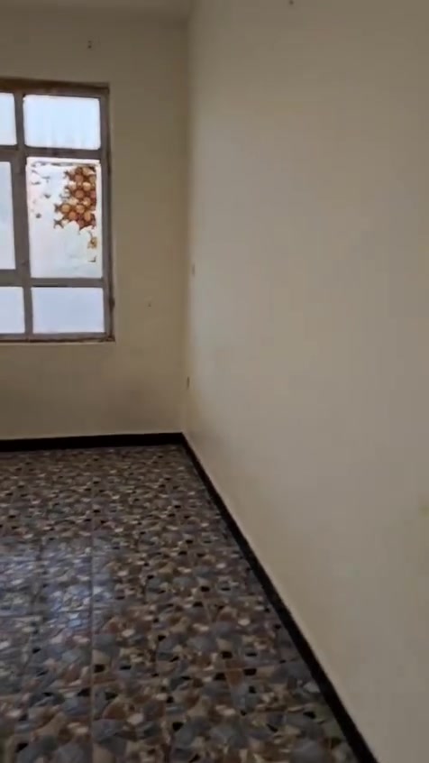 شقه للايجار طابق ثاني العنوان اورشارع السبيس إتصال على الرقم وتساب ***********
