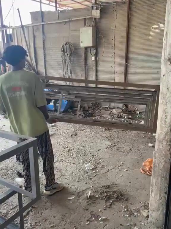 للبيع غراض محل بنجر و دهن
