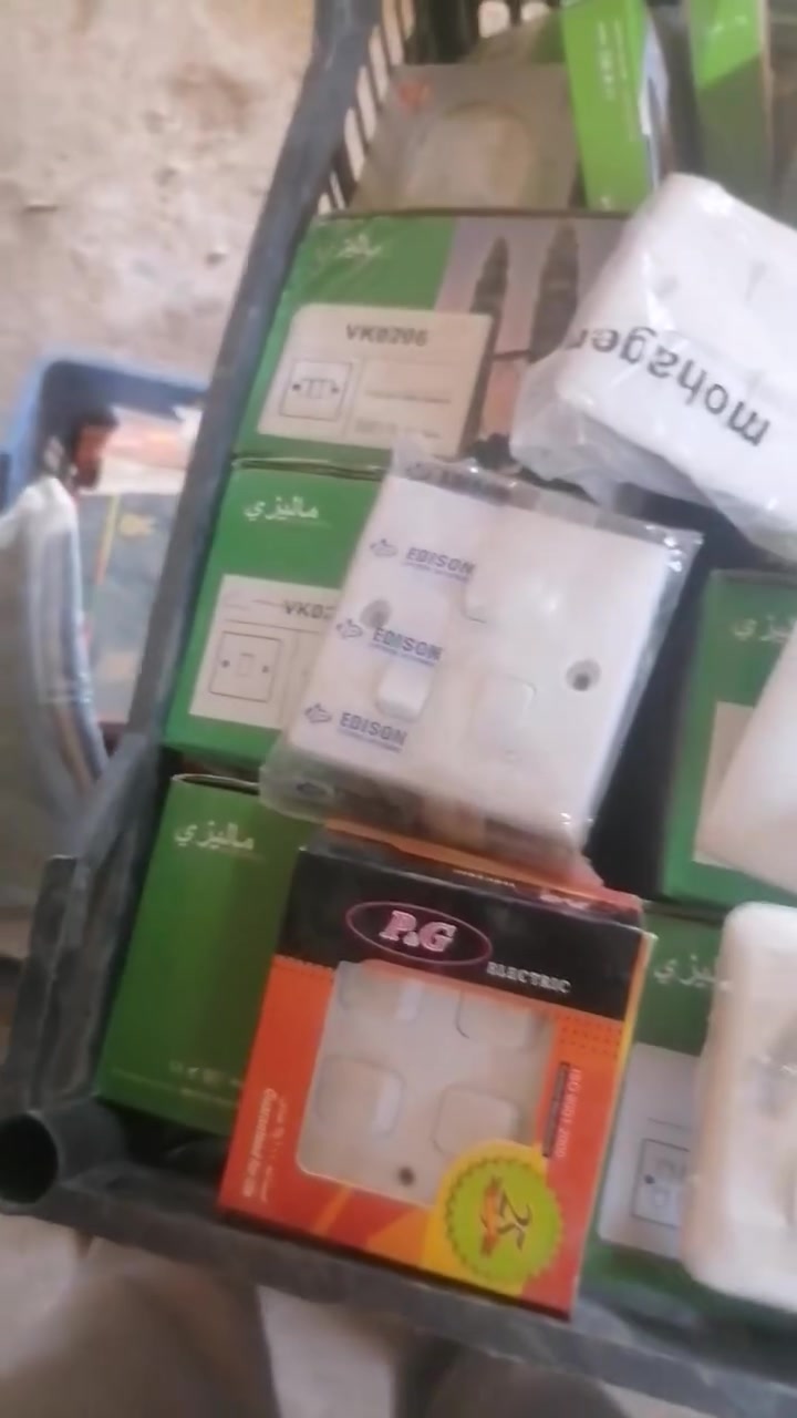 يوجد لدينا مواد نشايه البيع مكان حديثه حي العسكري قرب اذاعه رقم الهاتف *********** محل عبد الله السبهاني
