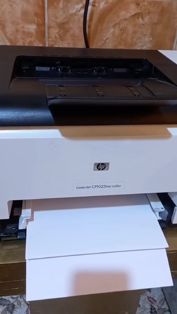 السلام عليكم
طابعه hp كاترج 
دقه حلوه نضيفه 
125 الف وبيها مجال 
***********

