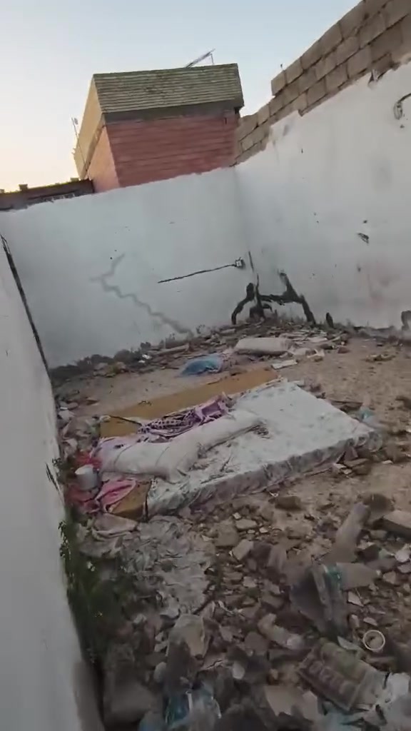 هيكل البيع مساحة 100 متر الواجهة 5 النزال 20
ماء مجاري وتبليط 

موقع الدار بغداد الشعب حي السلام  فتح الثاني قريب على سوق سعر 27 بي مجال               سند اصفر  رقم ***********

