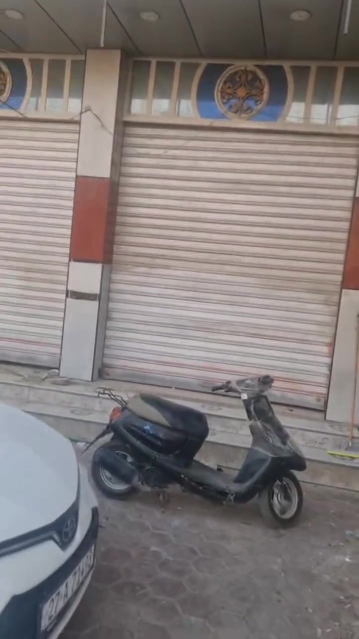 محلات تجارية للايجار 
سلام عليكم متوفر حاليا محلين طبك قرب جامعة العين الرئيسية قرب مدرسة اسد بغداد الاهلية على شارع رئيسي سايدين للاستفسار على الرقم *********** واتساب موجود
