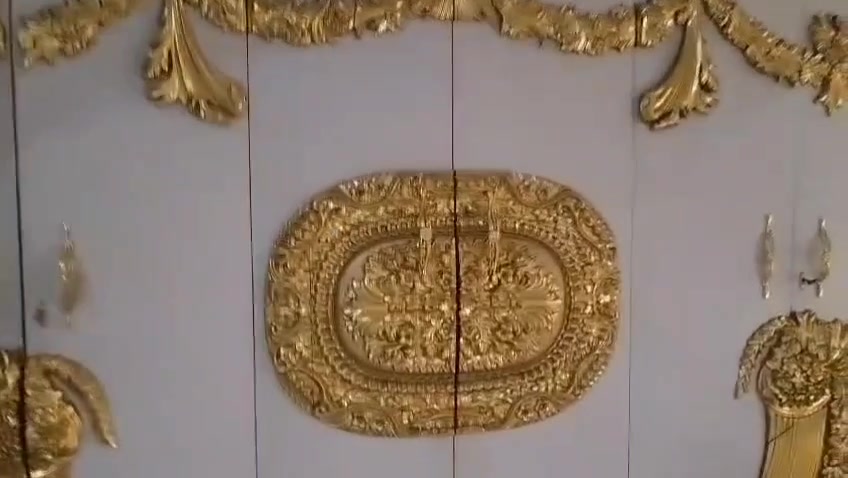 غرفة نوم • خشب زان • تشققات