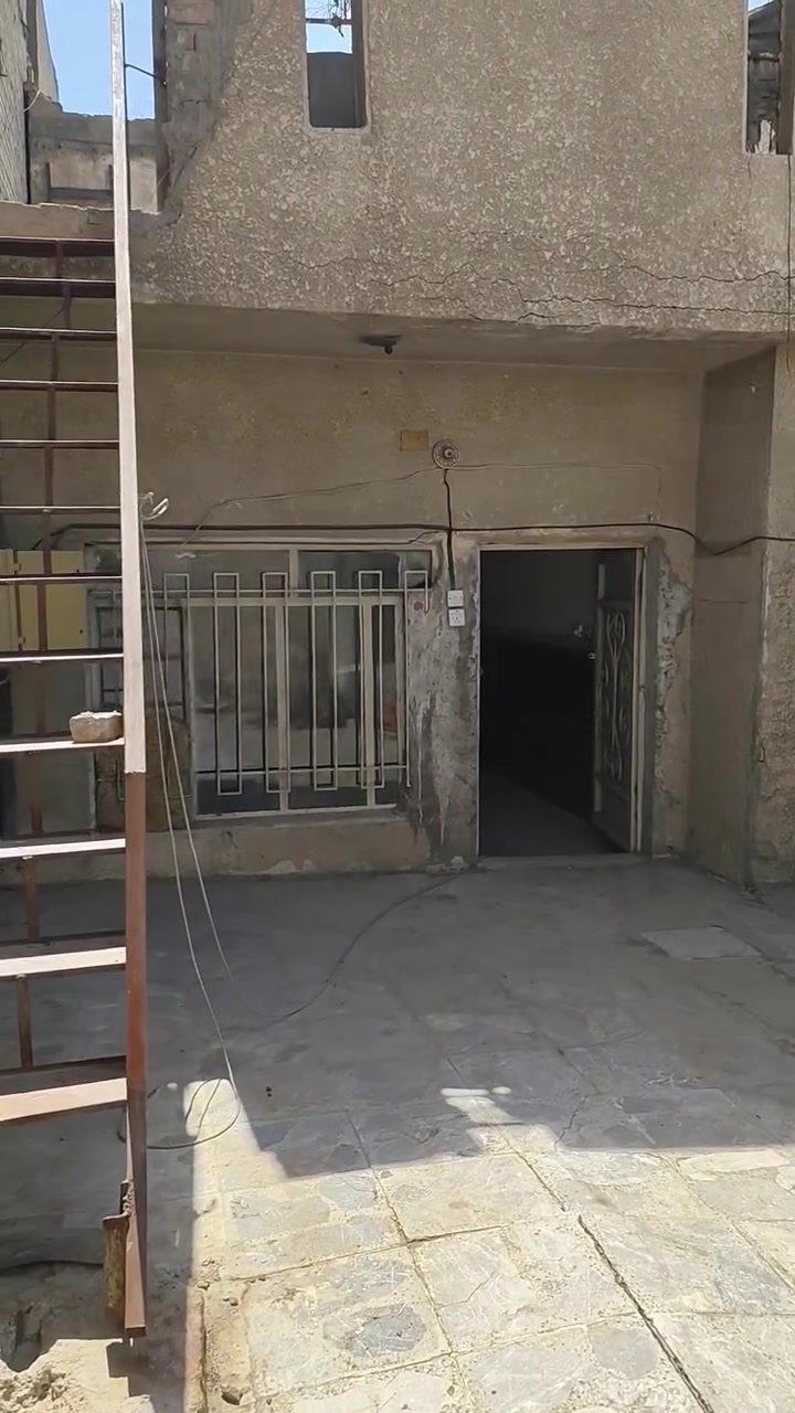 بيت مساحة 250 الاروفلي مقابيل قطاع 52 يباع كاملةً أو تنصيف 125 متر
رقمي ***********
