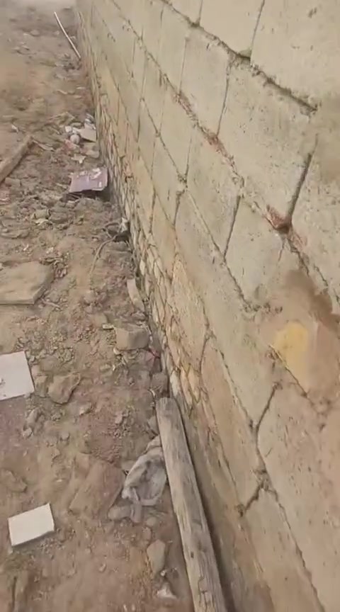 السلام عليكم عندي قطعه ارض زراعي يم سجن الاصلاح 100 متر يم خدمات وبيوت اريده ب 7 ملايين هذا رقمي ***********
