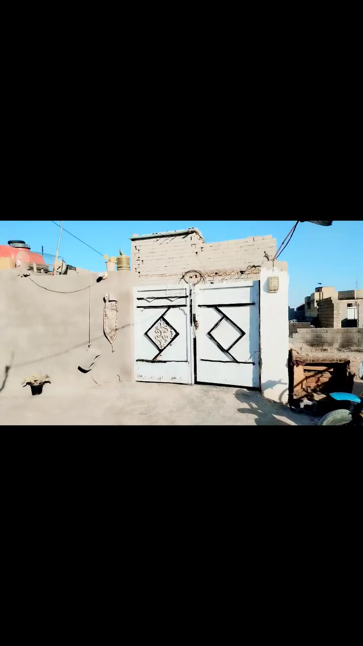 يلله بيت مساحه 150 متر بيه غرفتين وصاله المطبخ ول ستقبال ما كامل  بل كوت حي الحكيم      بنزلت بيت زرزور صاير فرع سعر البيت 25 وبيه مجال مستعجل شراي يتصل او يجي خاص وبيه خير ويدلل ***********. ***********
