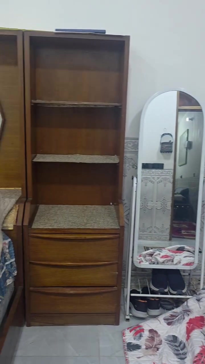 غرفه نوم صاج داخل خارج نضيفه كلش
بغداد كماليه حي السلام 
700وبيها مجال
***********
