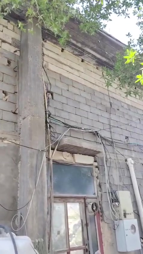 بيت للبيع في كربلاء المقدسة بحي الشبانات
نوع الارض زراعي لمزيد من التفاصيل الاتصال على الرقم *********** 
الفيدو يوضح موقع البيت من الخارج
