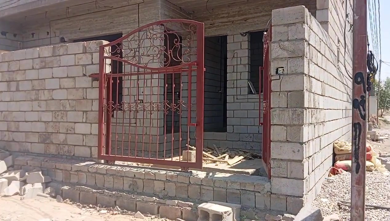 سلام عليكم هيكل البيع مساحته 160 متر ركن غرفتين نوم وصاله ومطبخ وكراج السعر 90        ***********
***********
سلام عليكم هيكل البيع مساحته 160 متر ركن غرفتين نوم وصاله ومطبخ وكراج السعر 90        ***********
