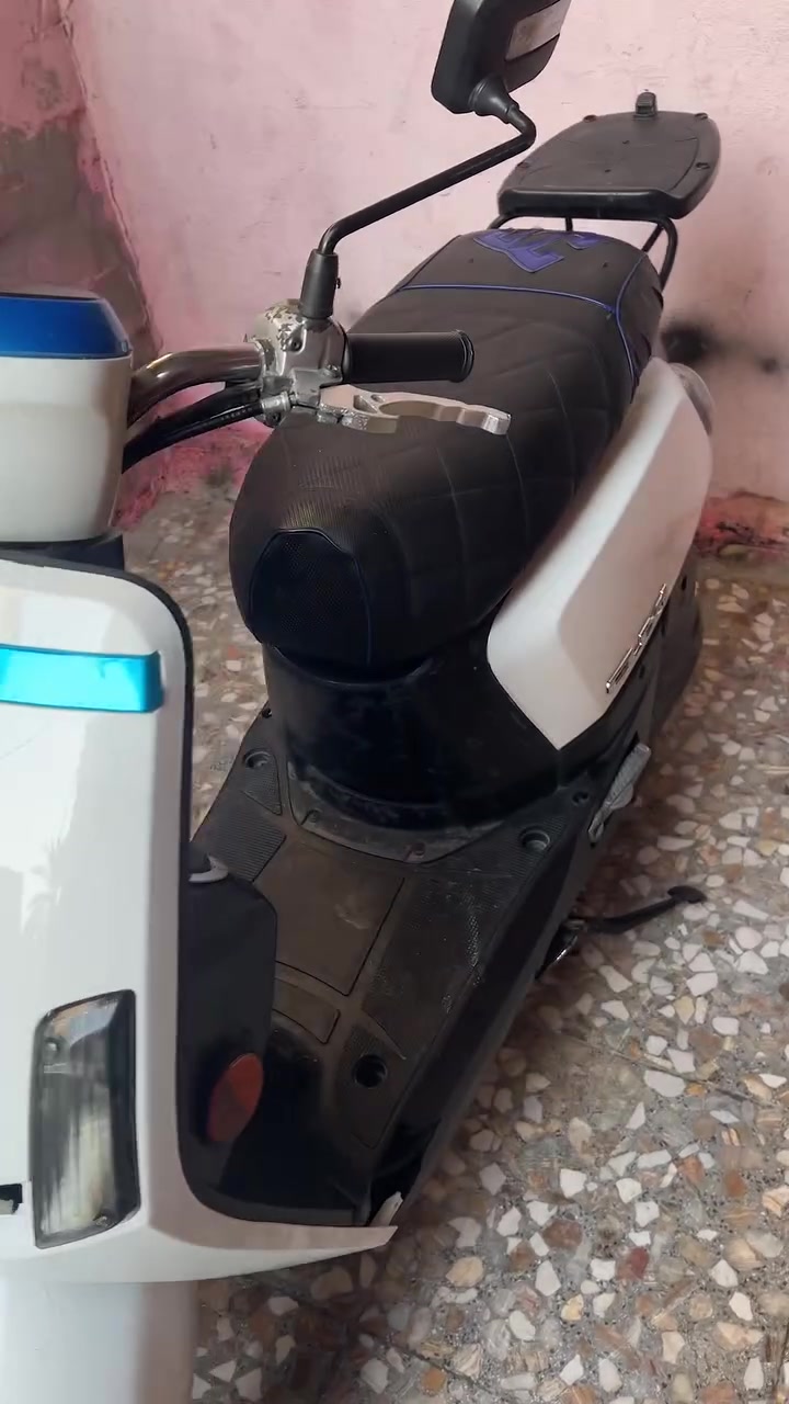 سلام عليكم بوليس مصطره مابيه أي نقص حلوة وجاهزة البيع السعر ب٧٥٠وبيه مجال (***********)
