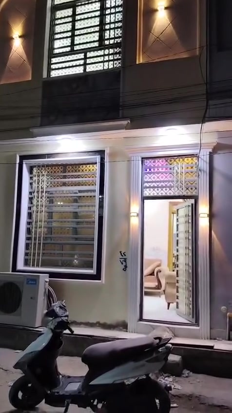 بيت للبيع
المسلحه ٥٠ متر
البناء طابوق درجه اولى
طابق ونص 
العنوان كربلاء
الجاير حي الأمام علي قرب أسواق برتقاله 
شارع السيده رقيه 
عرض الشارع ١٠م
المسافه عن الأمام ٢كم
السعر النهائي ٧٥ مليون مع الآثاث 
الأتصال على الرقم ***********

