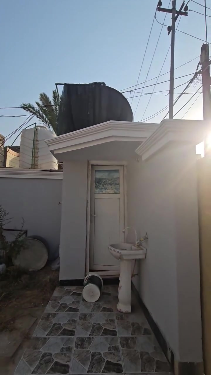 🏡 بيت للبيع – فرصة مميزة
بيت سكني بتصميم مودرن كلاسيك وواجهة أنيقة، مرتب وجاهز للسكن ✨

📍 الموقع: المفرق نهاية شارع العريض قرب جامع الشهداء
📐 المساحة: 150 متر
🛏️ عدد الغرف: استقبال+مطبخ+صاله+غرفة نوم في الطابق الأول+منور +ترك+ وغرفةفي الطابق الثاني 
🚿 عدد الحمامات: 2
🏠 عدد الطوابق:طابق ونصف__________
💰 السعر: __130وبي مجال
•
والاستفسار.⬅️***********
