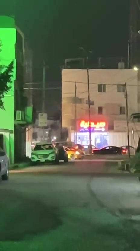 السلام عليكم بيت للبيع
بيت طابو صرف مساحته 150 م 
 3 طوابق الطابق الثالث بيتونه
 فول فول خدمات 
العنوان طريق بغداد قريب على الجبهه التركمانية قريب على الشارع العام 
السعر / اتصل
وتريد تفاصيل اكثر اتصل ***********
