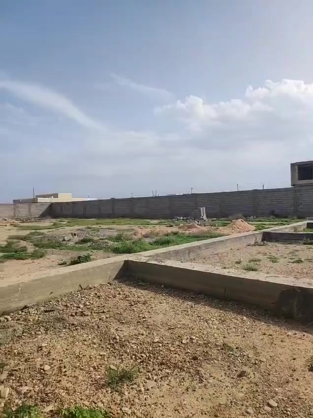 السلام وعليكم قطعه ارض للبيع مساحتها ٤٠٠م /الموقع بغداد الصمدية قرب جسر ديالى/ الواجهه١٠ والنزال ٤٠ طابو زراعي سنه ٢٥ /التواصل ***********
