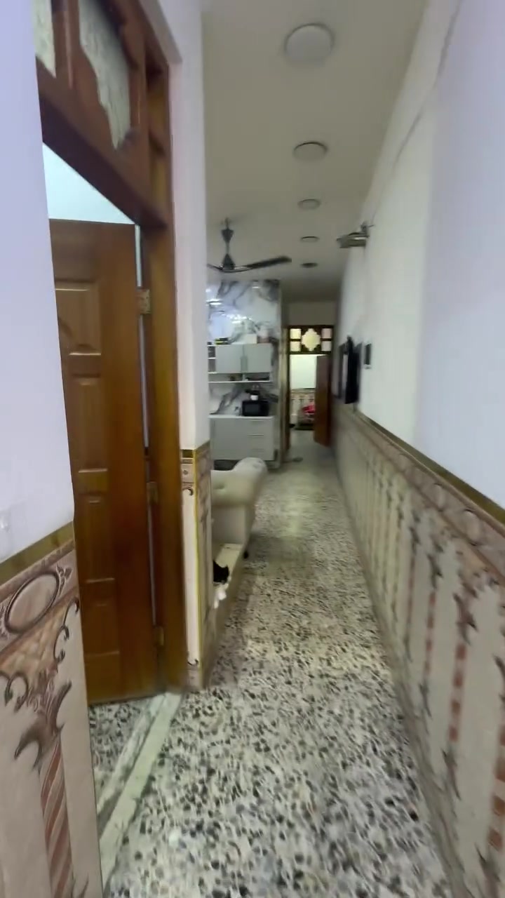 السلام عليكم بيت للبيع 100 متر طابق واحد كامل
الرئاسة شارع 20  خلف معمل الغاز 
الاستفسار  ***********

