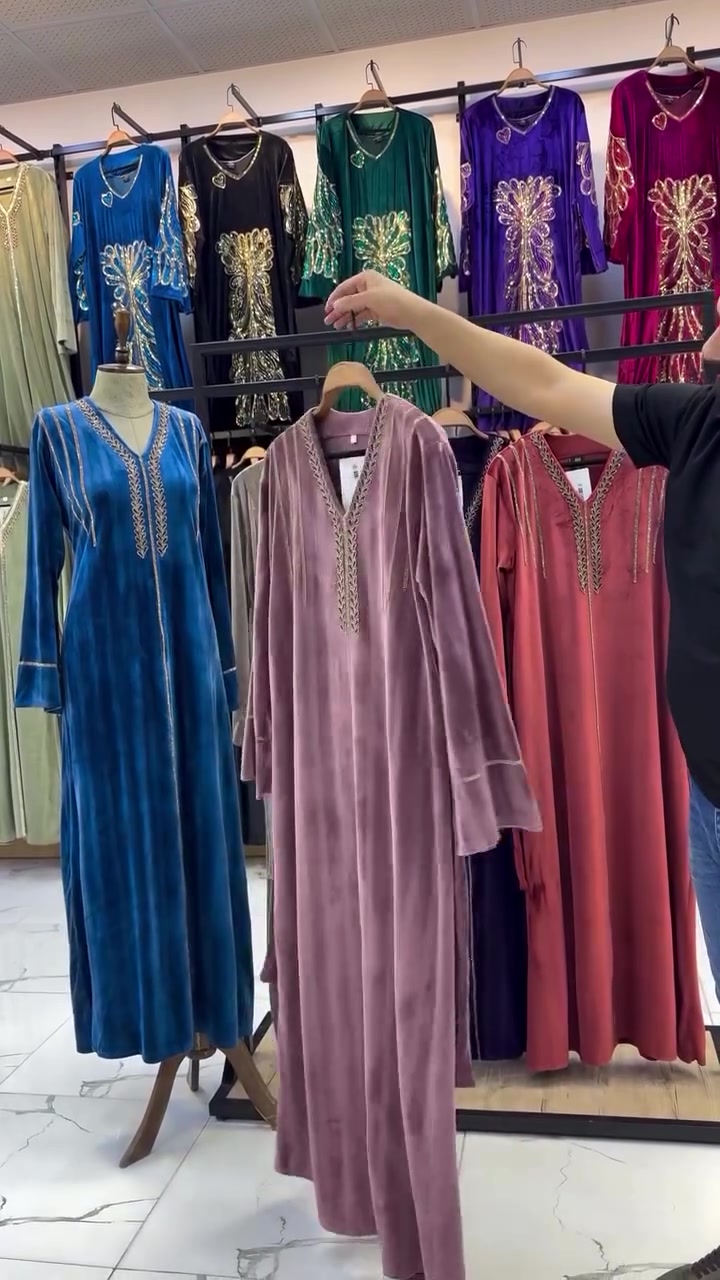 كلابية مخمل • تطريز يدوي • مقاسات ٦٠-١٢٠ كجم