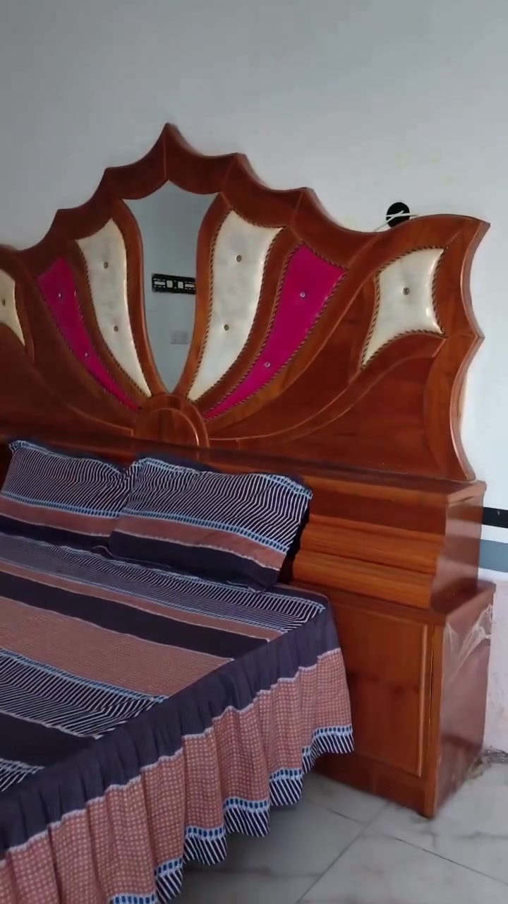 بيع سريع 500 الف 
غرفه صاج عراقي نضيفه استعمال 3 اشهر وياها دوشك اصلي 
مكانها بابل الشوملي. للاستفسار ***********
