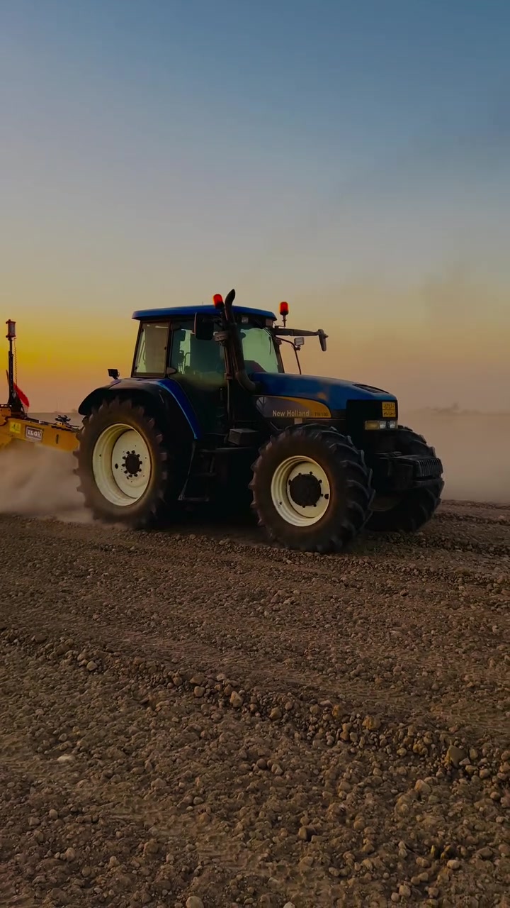 مكينة نيهولند • حجم ١٧٥ • موديل ٢٠٠٦