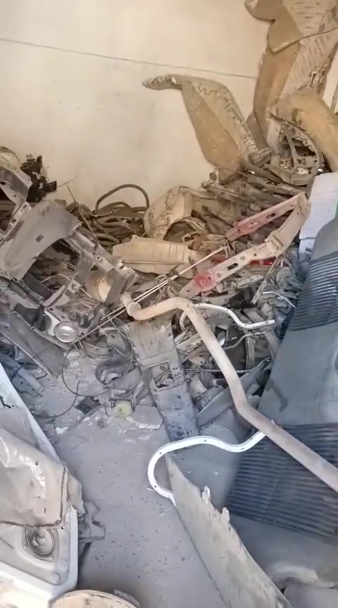 السلام عليكم
يوجد مواد احتياطيه تفصيخ 
فاو اولي مفصخ 4 سيارات 
المحتاج غراض مناسبه 
تصفيت مخزن دعاميه امامي
ماكو محرك ماكو لاتات ماكو
الباقي موجود والي يشيلهن 
شلعه وحده هم ابيعهن
العنوان المحموديه قرب 
المستشفى 
موبايل ***********
