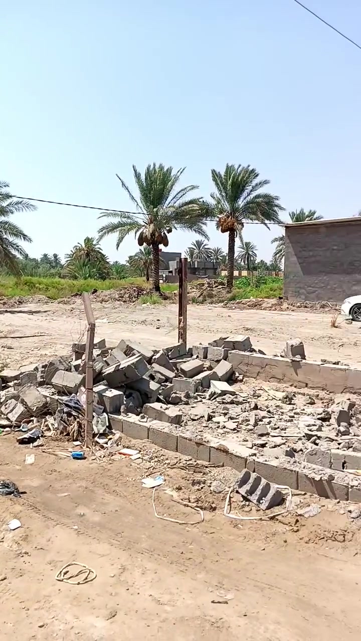 السلام عليكم قطعه تجاريه  موقع القطعه 
منطقه الزباب طريق حمزه الشوملي  قرب قرب القاعه الاعراس قصر السلطان  يتواجد فيها كافه الخدمات من ماء و الكهرباء مساحه القطع في الواجهيه 12 نزال 30 من عدا المحرمات    ***********
