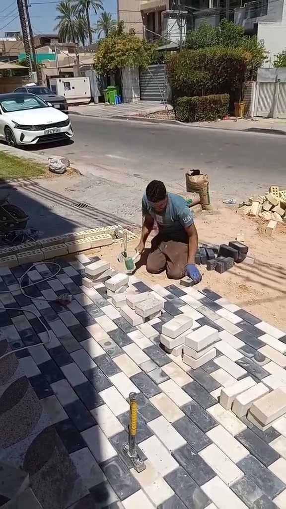 السلام عليكم خلفه مصري سيراميك بروسلين كاشي مرمر شغل ليزر درجه اولى تسليم مهندسين داخل بغداد رقم بهي واتس ***********
