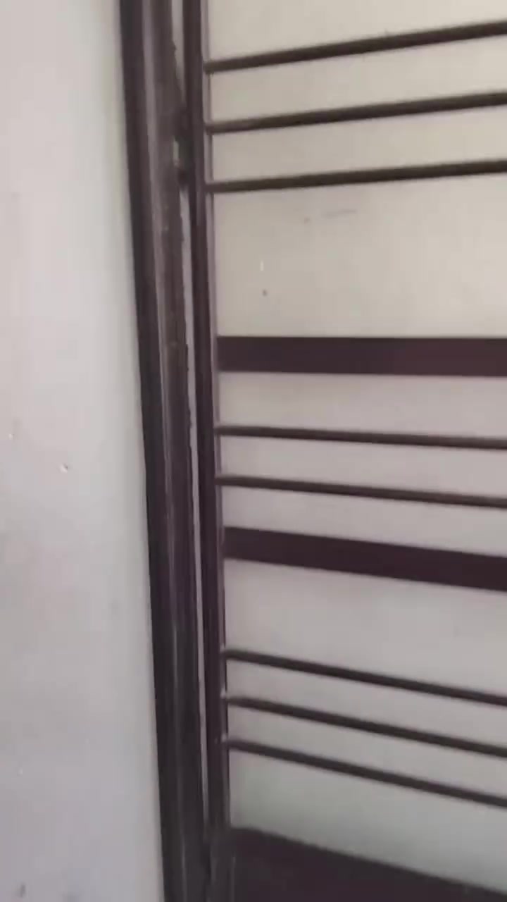 شقة طابق اول للأيجار خلف حسينية الجوادين للأستفسار  الأتصال بالرقم (( *********** ))
وهاي تصوير الشقه

