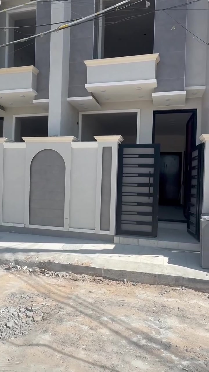 🏠 داران للإيجار – فرصة استثمارية مميزة 🏠
السلام عليكم 🌹
متوفر داران للإيجار للاستثمار، مساحة الدار الواحد 75 متر.

💰 سعر الإيجار: 750 ألف
🔻 وبمجال الاتفاق يصل إلى 700 ألف.

🔹 كل دار يحتوي على:
• 3 غرف نوم
• صالة
• مطبخ
• خدمات
• الدار جديد وغير مسكون
• عمالة درجة أولى، توّه طالع من إيد العمال

📹 باقي التفاصيل موضحة داخل الفيديو.

📞 للاستفسار والتواصل:
***********
عبدالله الحمداني

🌟 فرصة ممتازة للاستثمار والسكن، والداران جاهزات للإيجار.
