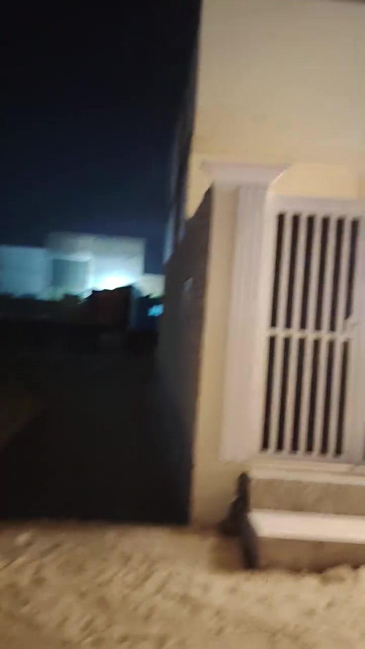 اربع بيوت للبيع المساحه 65 متر البناء درجه اولي صب كونكريت طابوق جمهوري  زراعي العنوان نجف شارع المعمل مقابل الصيدليه الحديثه خلف مجمع ولاية علي وكافت الخدمات موجوده السعر 22 مليون مع المجال ***********

