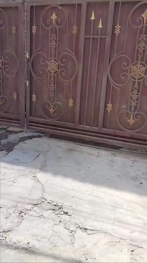 طابو ملك صرف المساحه ١٣٣متر بناء قديم عرضيه ٢٥٠ وبيه مجال موقعه ممتاز قريب على المدارس والجوامع وعلى السريع ١٣٣  اواجهه٦و٦٥والنزال ٢٠ اي استفسار يتصل
***********
