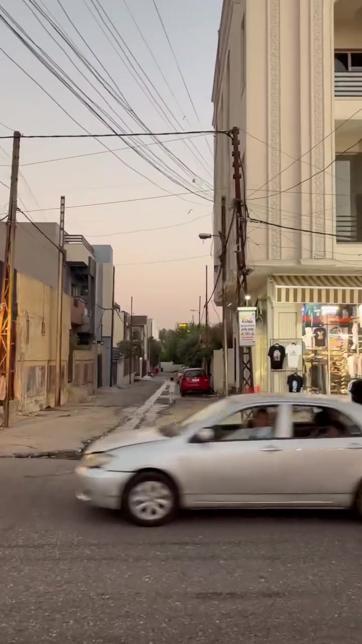 دار للبيع ١٠٠ متر  حي السكر  فرع حلاقة المجد واجهه ٥ عمق ٢٠ بناء سنة ٢٠٢٥ اتجاة قبلة سند طابو ملك صرف ثلاث غرف نوم مع الاثاث والكاونتر للاستفسار *********** ***********
