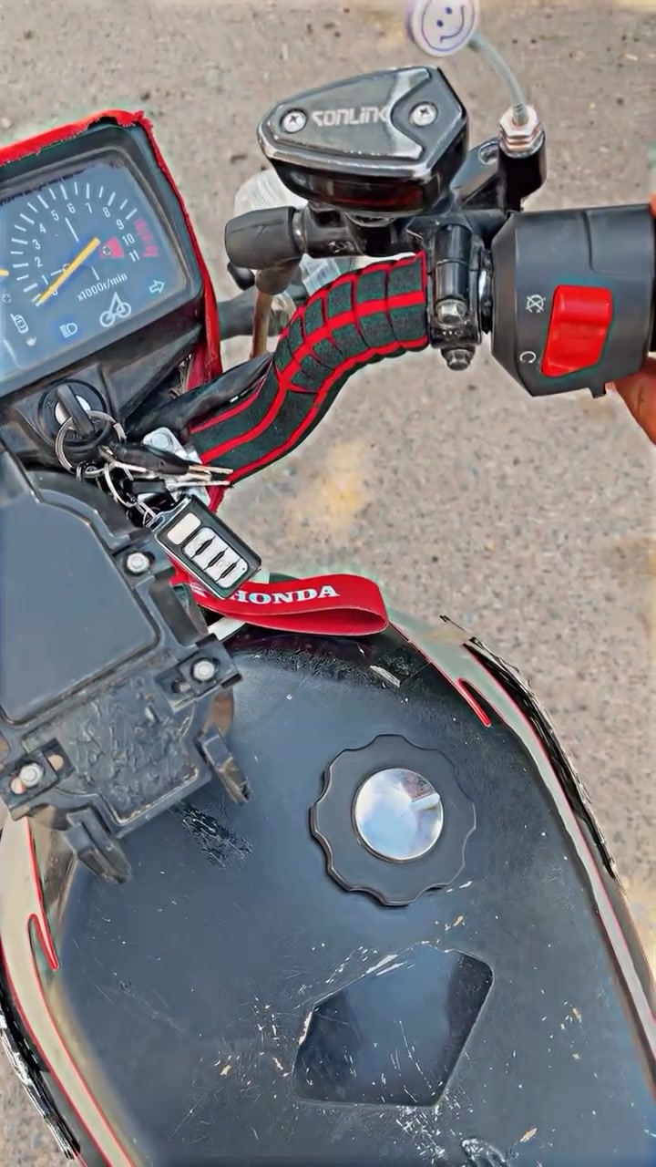 سلام عليكم
ماطور للبيع نامه برو 
٢٠١٧
مكينه كل عيب مابيه 150cc
منفيس اصلي 
كلو بشرط
سعر ٤٧٠وببه مجال حق طيبين
رقم. ‭***********
