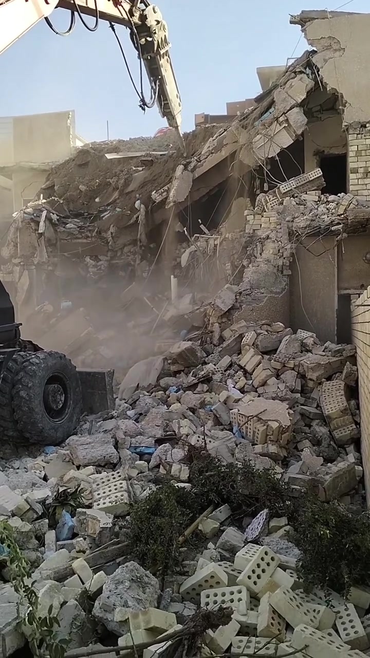 🚜 مستعدون لتنفيذ جميع أعمال التفليش والهدم!***********
🏠 هدم الدور والمباني القديمة
🧱 تفليش ورفع الأنقاض
🚛 نقل الأنقاض والمواد
💰 أسعار مناسبة
⚡ سرعة بالإنجاز والتزام بالمواعيد
📞 للاستفسار والحجز: اتصلوا بنا***********

