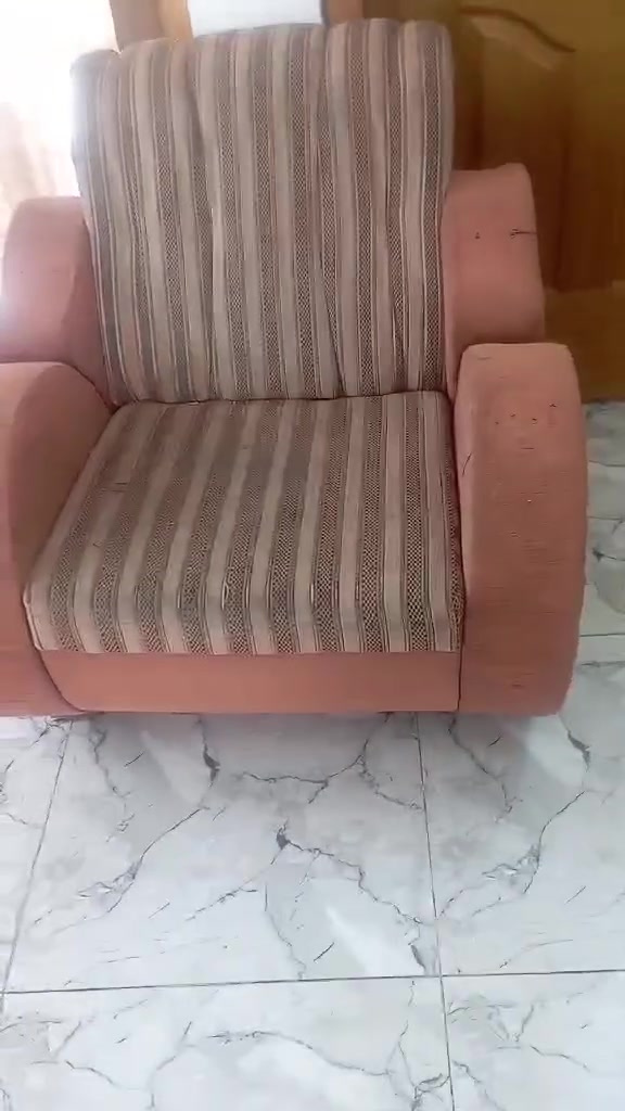 للبيع قنفات مستعمل نضيف 9 قطع 150 قفل 🔒 ***********
