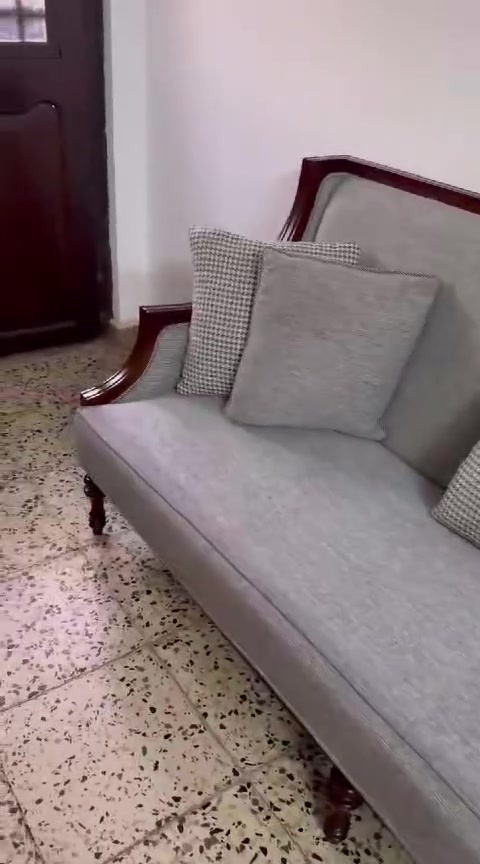 مرحبا تخم تركي 10مقاعد جديد ويا طبلات ما مستعمل نضافته 99عنوان بغداد ***********
