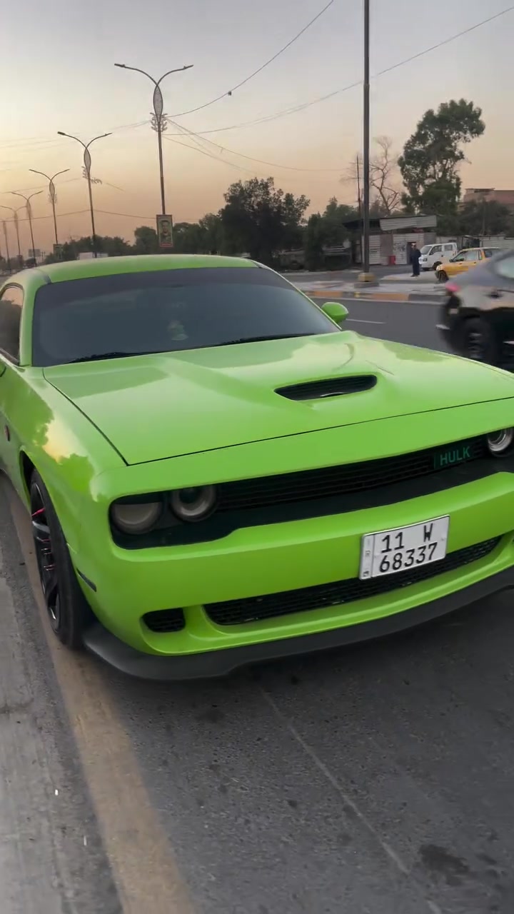 اخضر • ٥٧٠٠ • كاربون فايبر