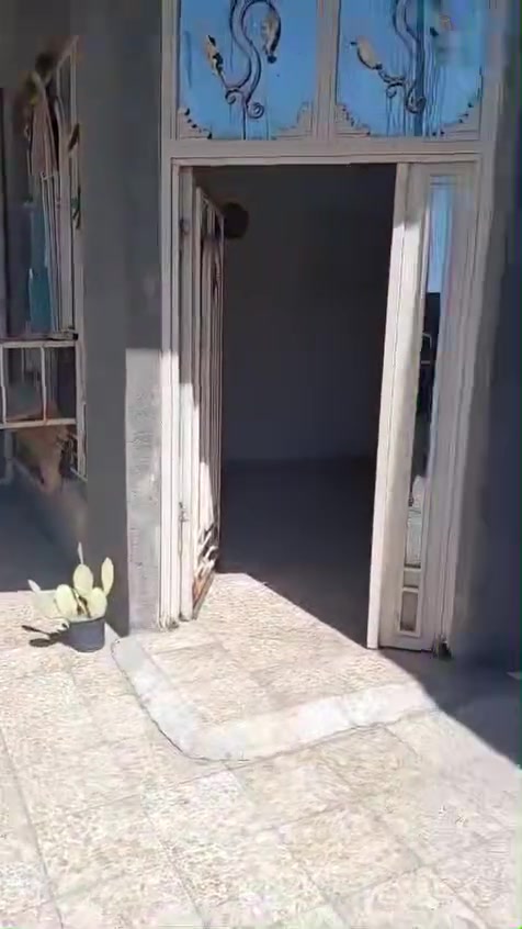 السلام عليكم الدارللبيع زين لقوس شارع لمله بل بدايه  مساحه 200م.  واجهه عشره ونزال عشرين.  ستفسار  تصل عله رقم ***********
