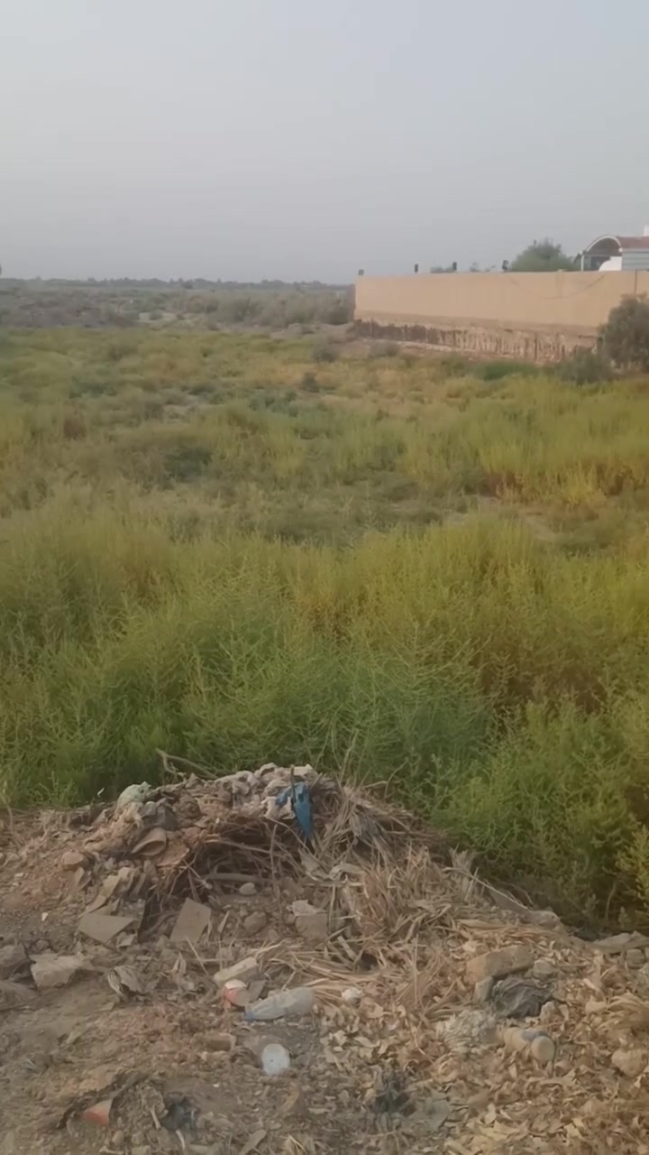قطعت أرض للبيع (سند طابو صرف)  طريق عباسيه حريه في النجف منطقه الخديه بصف بانزين خانه مسافه كيلو عن عباسيه (طريق الزوار وموقع تجاري )مساحه (دونمين وربع) الاستفسار على ***********
