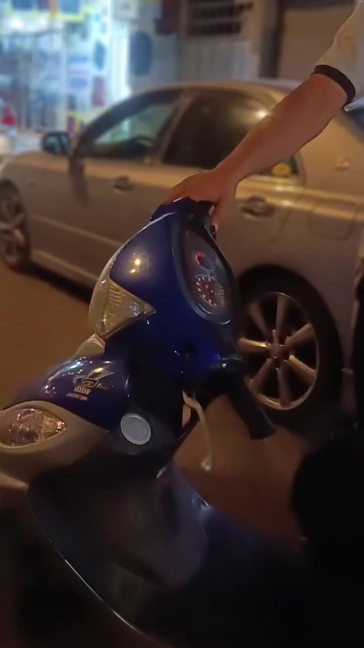 السلام عليكم مرخصت الادمن دراجه كامكو جي فور للبيع دراجه كلشي ماعايزها ماصرلها سنه  من طالعه من الوكيل اوراق ومكاتبه وشوفت عينك نضيفه برغي ما مفتوح بيها ‏‪***********‬‏ ب750 الف وبيها مجال
