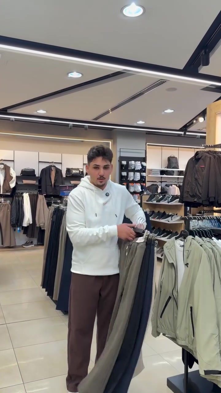 NEW COLLECTION 🍂
الموسم الجديد يبدأ من هنا 🤎
اكتشفوا مجموعة خريف وشتاء 2026/27 الآن في الكوخ للأزياء. 

***********

 
#الكوخ
#الكوخ_فرع_السيدية
