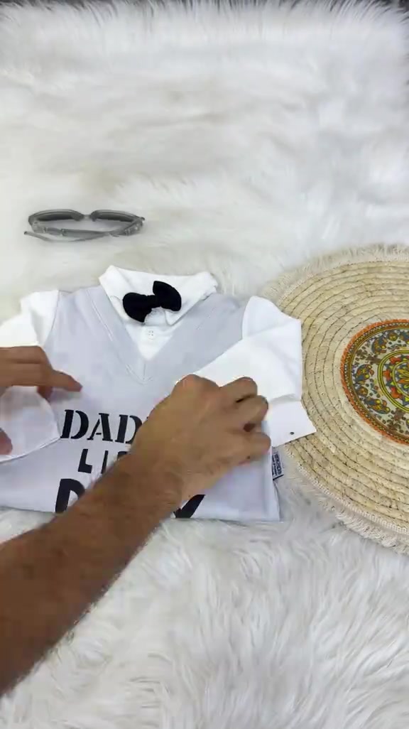 ✨ أوفر ولادي فيونكة… يجنّن باللبس! 💙👶 ستايل أنيق وخامة مريحة تخلي صغيرك يطلع بكامل الشياكة. 😍 متوفر الآن لدى حسوني بيبي بأجمل الألوان والمقاسات. 📲 للحجز والاستفسار: *********** ***********
